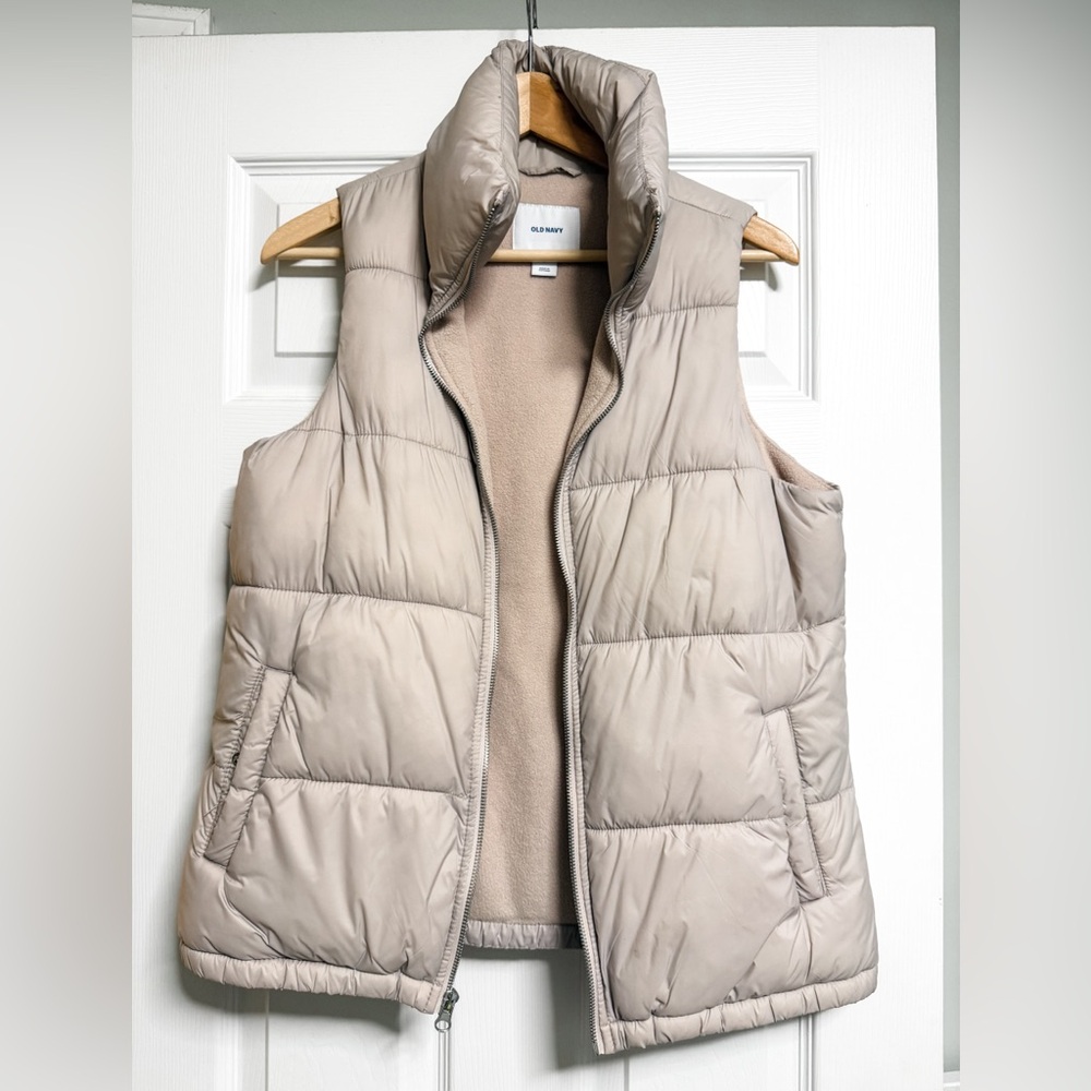 Women’s Old Navy Puffer Vest, Size S